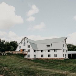 Bloom Lake Barn - Image by Ivory North Co