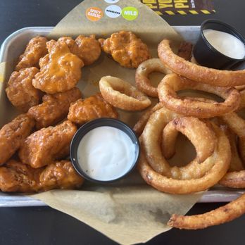 Buffalo Wild Wings - Spicy Garlic and Mild flavored boneless chicken with onion rings - American Near Me - Costa Mesa, California
