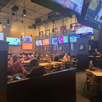 Buffalo Wild Wings - Sports Bars Near Me - Gilbert, Arizona