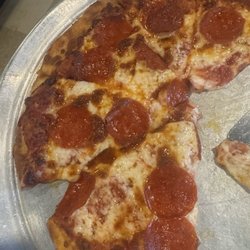 Louie's Family Restaurants - Pepperoni pizza