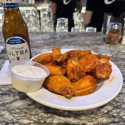 Cenci's Pizzeria & Bar - Wings