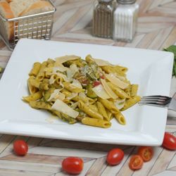Pastaloni - Penne el Pesto
Penne pasta in pesto sauce, zucchini & cherry tomato. 

Add chicken, shrimp or beef strips for extra charge