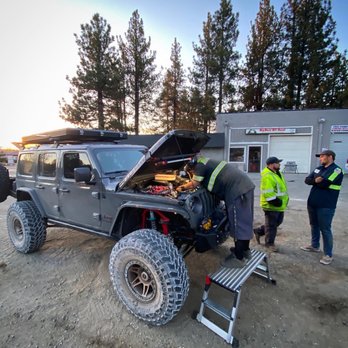A-Performance Towing - Chris working diligently to assess the situation and see if he can fix my jeep. - Towing Near Me - Big Bear Lake, California