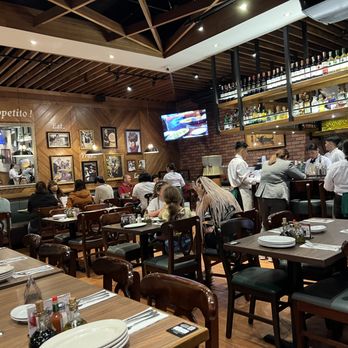 Italianni's - The dining room. - Italian Near Me - Makati, NCR Italianni's - The dining room. - Italian Near Me - Makati, NCR