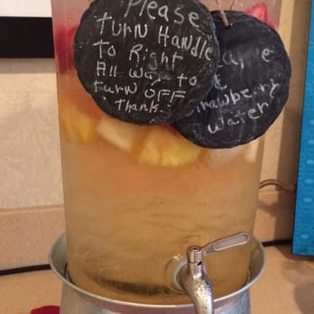 Hampton Inn & Suites Springfield - Fruit infused H20 - Hotels Near Me - Springfield, Missouri Hampton Inn & Suites Springfield - Fruit infused H20 - Hotels Near Me - Springfield, Missouri