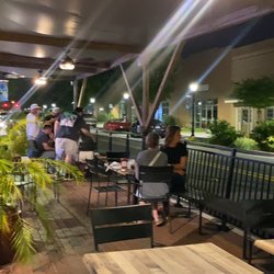 MoJo's - Outdoor seating