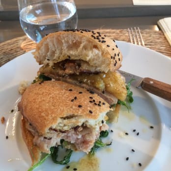 La Dégustation - Burger w/ pineapple on top. Delicious. - Wine Bars Near Me - Paris, 75 La Dégustation - Burger w/ pineapple on top. Delicious. - Wine Bars Near Me - Paris, 75