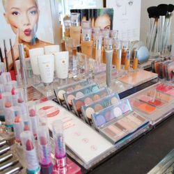 Luxe Beautique Salon