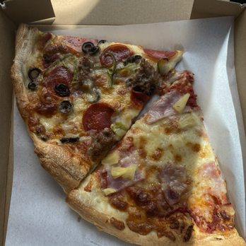 Famous Pizza & Beer - 16 oz soft drink, Hawaiian slice, Combo slice - Pizza Near Me - Sedona, Arizona