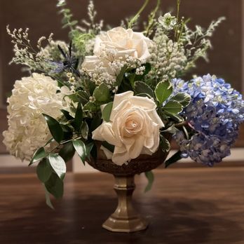 S&T Fantasy Touch - Centerpiece - Floral Designers Near Me S&T Fantasy Touch - Centerpiece - Floral Designers Near Me