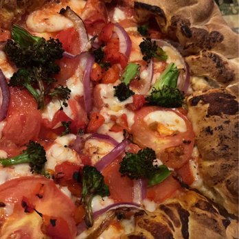 Hernando's Pizza Pub - Custom pizza: Roma tomatoes, broccoli, red pepper, red onions - Pizza Near Me - Winter Park, Colorado Hernando's Pizza Pub - Custom pizza: Roma tomatoes, broccoli, red pepper, red onions - Pizza Near Me - Winter Park, Colorado