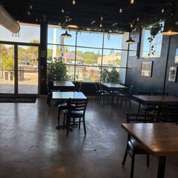Rockies Cafe - Lots of seating in and out