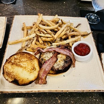 SURV Restaurant - The Burger - Wine Bars Near Me - Easton, Pennsylvania