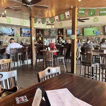Crawford's Food and Spirits - Interior decoration - Pubs Near Me - Chicago, Illinois