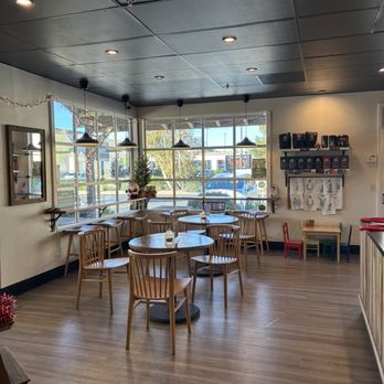 Zaca Coffee - Interior seating - Coffee & Tea Near Me - Buellton, California Zaca Coffee - Interior seating - Coffee & Tea Near Me - Buellton, California