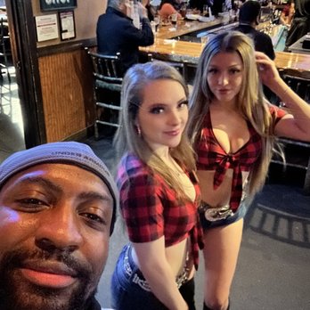 Twin Peaks - American Near Me - Albuquerque, New Mexico