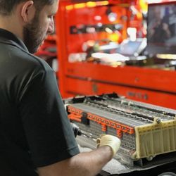 George's AutoHaus - Rebuilding hybrid battery.