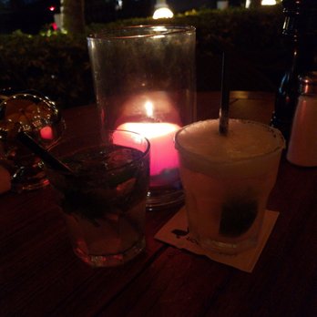Houston's Restaurant - Romantic evening for drinks - American Near Me - Pompano Beach, Florida Houston's Restaurant - Romantic evening for drinks - American Near Me - Pompano Beach, Florida