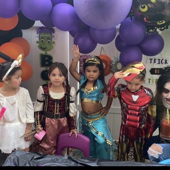 Le Vent Balloons - Halloween garland - Balloon Services Near Me Le Vent Balloons - Halloween garland - Balloon Services Near Me