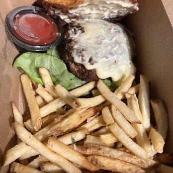 Cutters Crabhouse - Char-Grilled Market Burger : Lathered in mayo and only a piece of lettuce. Not worth the price - Seafood Near Me - Seattle, Washington Cutters Crabhouse - Char-Grilled Market Burger : Lathered in mayo and only a piece of lettuce. Not worth the price - Seafood Near Me - Seattle, Washington