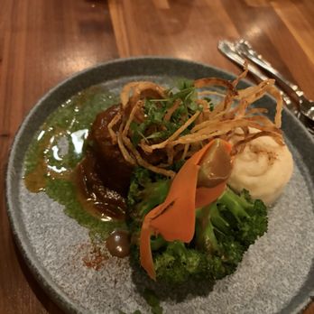Oakleys Bistro - Stanley's meatloaf, broccoli, and mashed potatoes - New American Near Me - Indianapolis, Indiana Oakleys Bistro - Stanley's meatloaf, broccoli, and mashed potatoes - New American Near Me - Indianapolis, Indiana