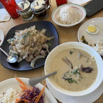 Thai Laughlin - Drunken Noodles and green beef curry - Thai Near Me - Laughlin, Nevada
