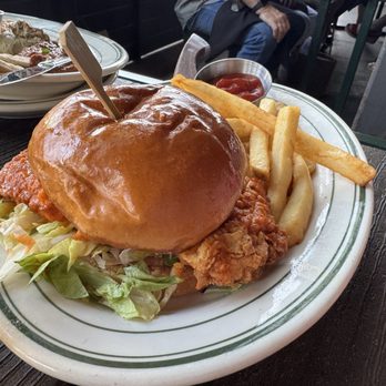 Union Bear Brewing Company - Chicken Sandwich - American Near Me - Plano, Texas Union Bear Brewing Company - Chicken Sandwich - American Near Me - Plano, Texas