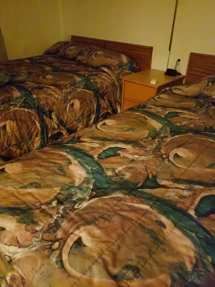 MALONE’S MOTEL Updated September 2024 206 N Oak St, Mountain View