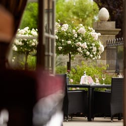 Restaurant Le Montrachet - La terrasse de notre bar à vins "le Chardonnay" - The terrace of our wine bar "le Chardonnay"