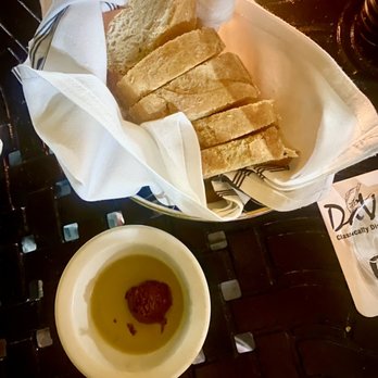 DaVinci's - Bread and olive oil with olive tapenade - Italian Near Me - Marco Island, Florida