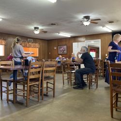 Stanton's Barbecue & Fish Camp - 1st section dining area