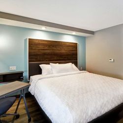Tru by Hilton Fort Wayne - Guest room