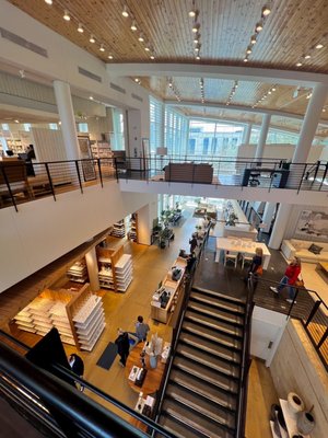 Crate & Barrel by null