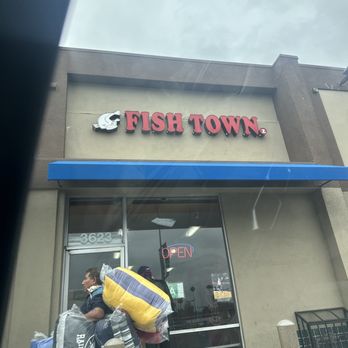 Fish Town Outlet - Outside.  It's a Fish market. - Seafood Near Me - Los Angeles, California