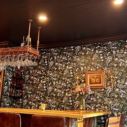 Julien’s Bar