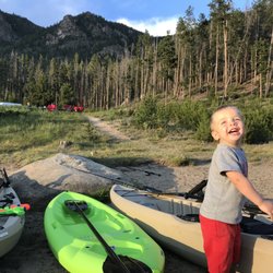 Arapaho Bay Campground - Lots of kayaks and fishermen on this part of the shore