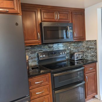 Concierge Home Remodeling - New kitchen with custom cabinets and quartz counter tops. - General Contractors Near Me - Woodland Hills, California