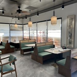 Mr Z Noodle House - Dining area