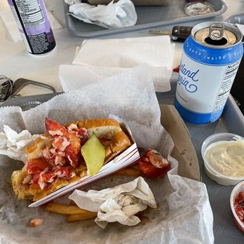 Bob's Clam Hut - Couldn't finish lobster roll - Seafood Near Me - Kittery, Maine Bob's Clam Hut - Couldn't finish lobster roll - Seafood Near Me - Kittery, Maine