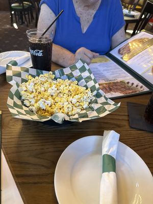 The Ground Round by null