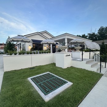 Lorelei - Outside - Wine Bars Near Me - Orlando, Florida