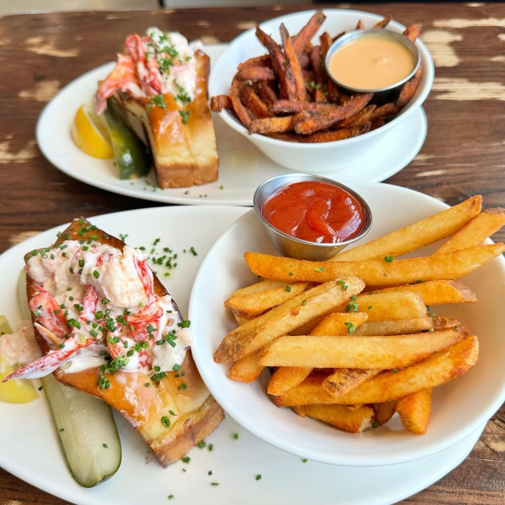 Traditional Lobster Roll Traditional Lobster Roll