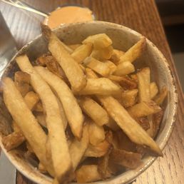 Fries and mac sauce