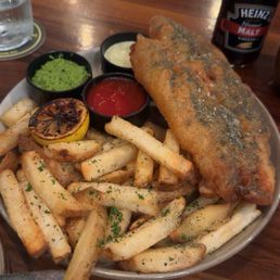 CRISPY FISH & CHIPS