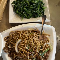 Beef lomein - very good. Peapod tips cooked in garlic - needed more garlic in the wok Beef lomein - very good. Peapod tips cooked in garlic - needed more garlic in the wok