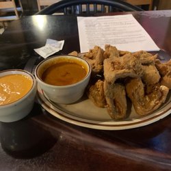 Major Garlic wings with blue cheese $25