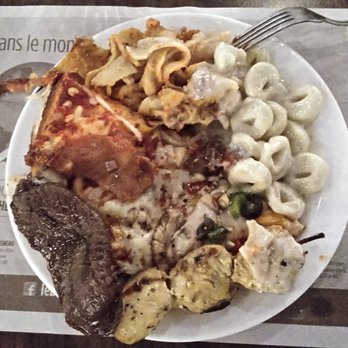 Saveurs Des Continents - Plate 2 of 4:  small steak, chicken souvlaki, various types of pasta, and a slice of pizza or two. - Buffets Near Me - Brossard, Quebec