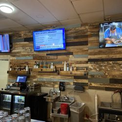 The Urban Oak Grill and Bar - Perfect Family and Adult Bar Local Popular Spot!