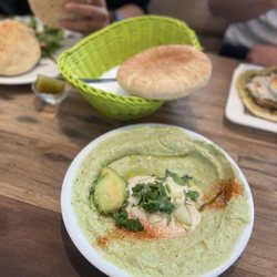 Hummus Und Friends - Avocado hummus