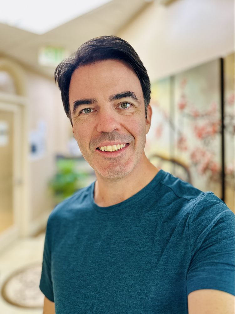 The Living Point Acupuncture and Oriental Medicine Logo